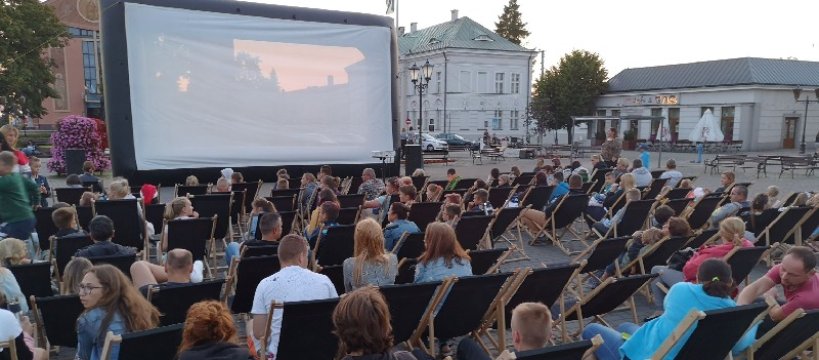 Kino plenerowe Sochaczew 2020 odwołane - inne miasta zapraszają, porównaliśmy oferty