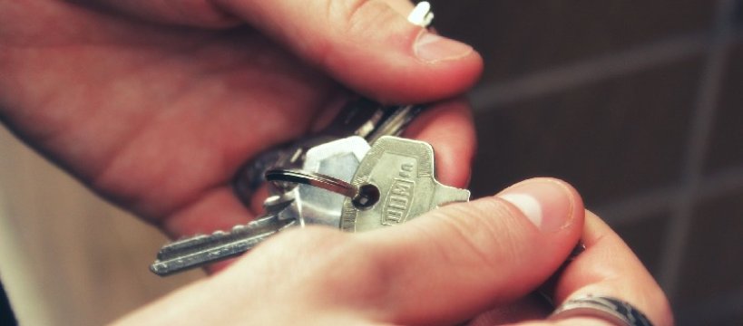 21-letni mieszkaniec powiatu sochaczewskiego okradał plebanię 