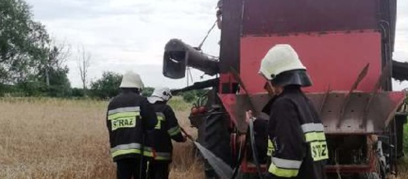 Iłów: pożar kombajnu 
