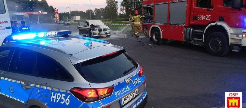 Pożar samochodu na stacji paliw w Wężykach