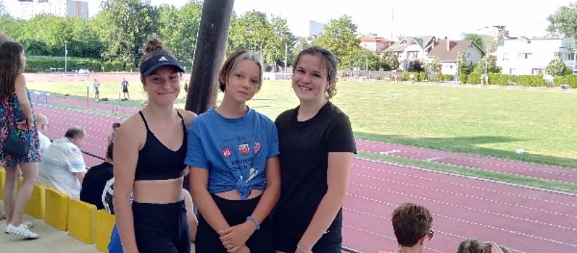 Znakomite debiuty w Częstochowie, III klasa sportowa Julii na 100 metrów.