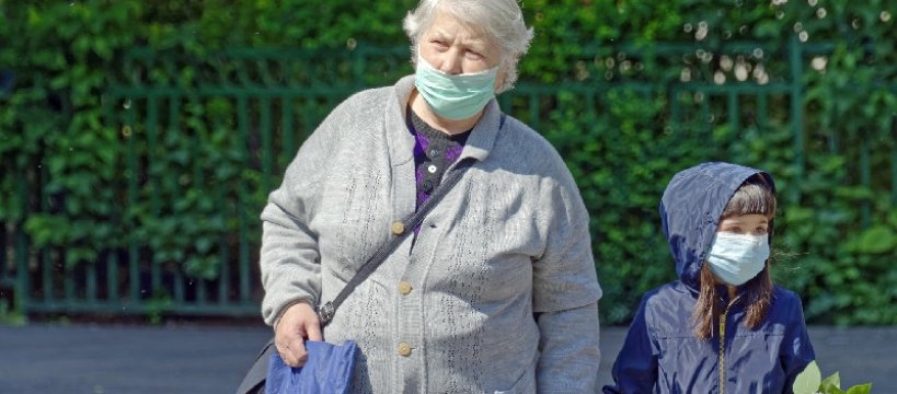 Dzieci przenoszą COVID-19 częściej niż dorośli 