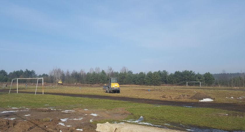 Nowa jakość sportu w gminie Młodzieszyn. Powstaje nowoczesny kompleks lekkoatletyczny!