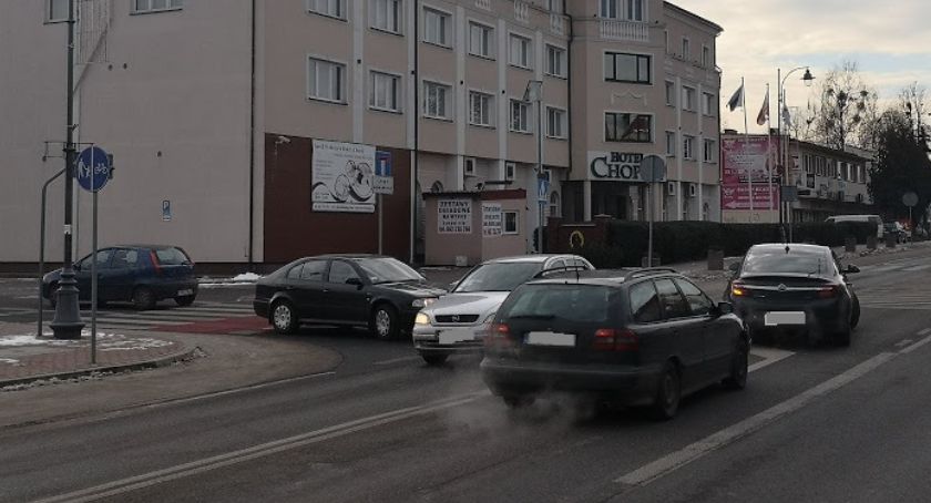 Kierowcy w Sochaczewie ponad przepisami?  - o postoju tylko na chwilę 