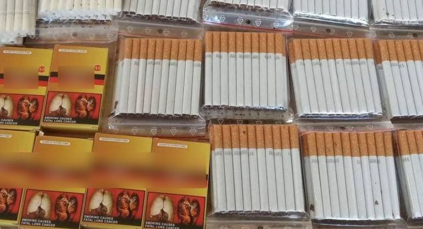 KPP Sochaczew - nielegalny alkohol i papierosy znalezione u 64-latki 