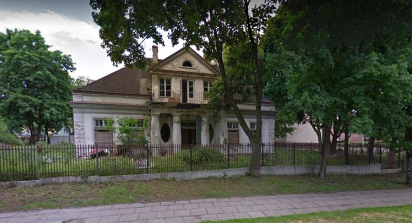 Dwór w Chodakowie - miasto chce kupić zabytek 