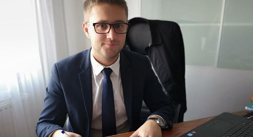 Maseczka dla mieszkańców gminy Rybno - wójt Damian Jaworski o akcji