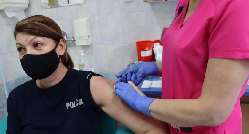 Szczepienia funkcjonariuszy policji ruszyły 