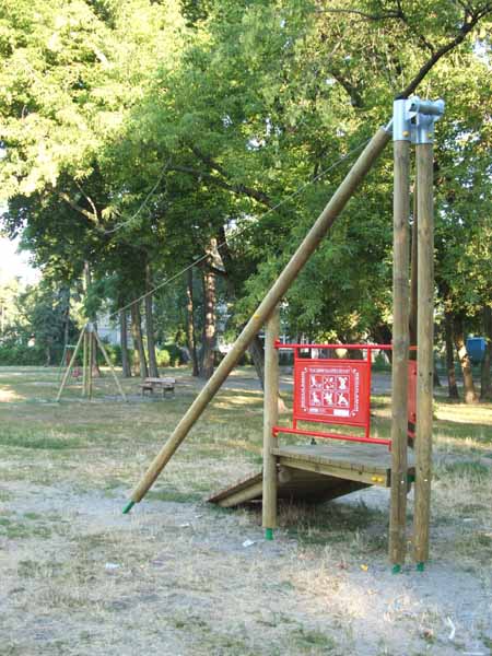 Zabawki poczekają - modernizacja placu zabaw w Chodakowie
