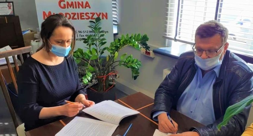  „Przebudowa z rozbudową gospodarki wodno-ściekowej Gminy Młodzieszyn”. Podpisano umowę z wykonawcą