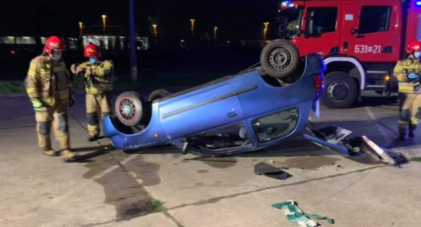 Dachowanie na parkingu w Niepokalanowie