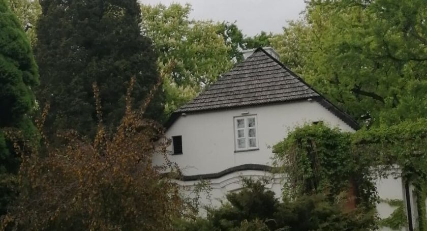 Stare zdjęcia Żelazowej Woli i start sezonu wąskotorówki – muzea zapraszają po przerwie