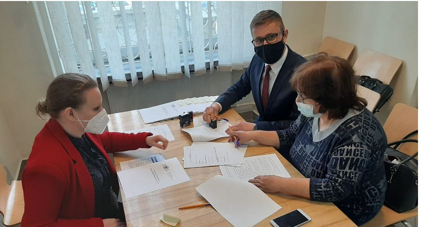 Wójt Damian Jaworski podpisał umowę na realizację programu „Asystent osobisty osoby niepełnosprawnej”
