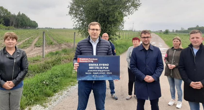Rybno. Promesa na budowę dróg Sarnów - Wężyki, Antosin - Giżyce przekazana