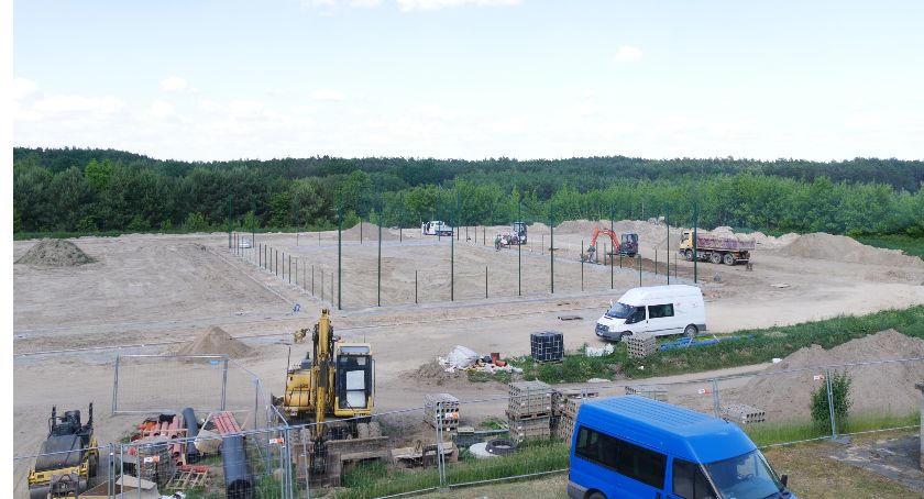 Młodzieszyn. Postępy prac przy budowie kompleksu lekkoatletycznego