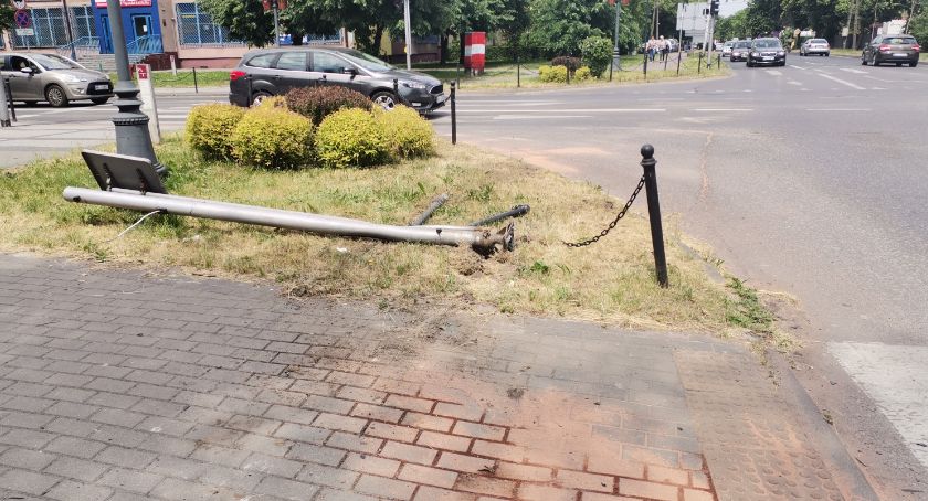Kolizja trzech aut na skrzyżowaniu Warszawskiej