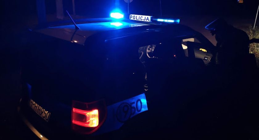 Gmina Sochaczew – kierowca bez prawa jazdy. Wpadł przez niezapięte pasy