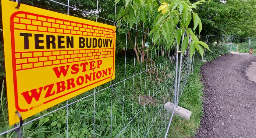 Kładka w Chodakowie - starosta wyjaśnia kto ponosi odpowiedzialność za bezpieczeństwo 