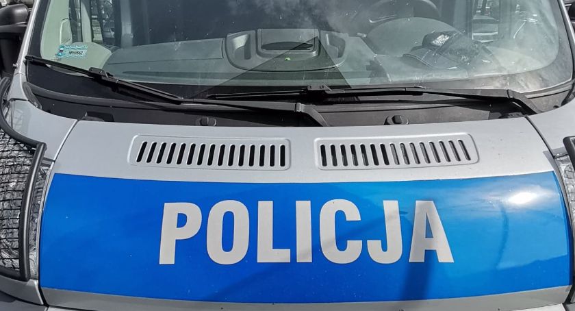 Zamieszanie pod sklepem w Chodakowie – dwie osoby zatrzymane