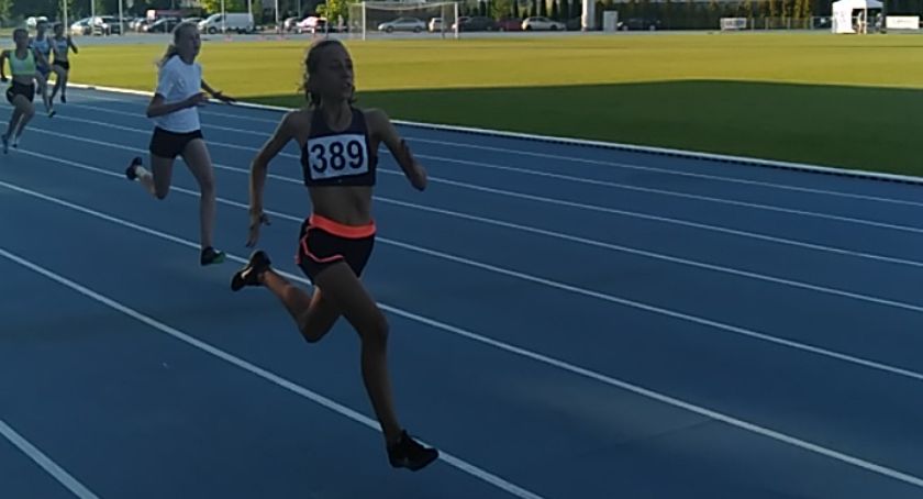Upalny sezon lekkoatletyczny. Starty w Radomiu i Płocku.