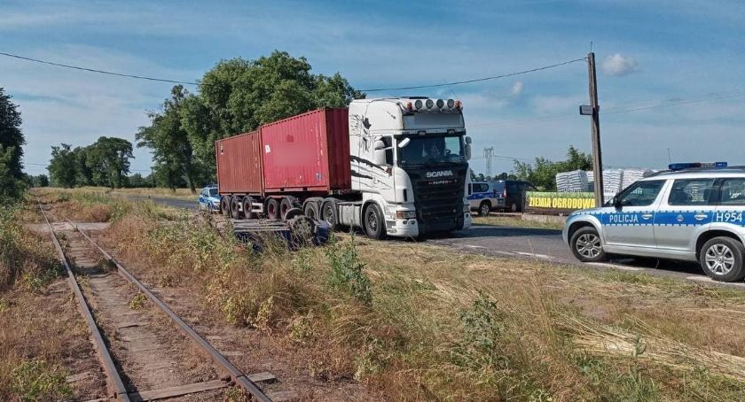 Gmina Brochów - zderzenie dwóch samochodów. Są utrudnienia