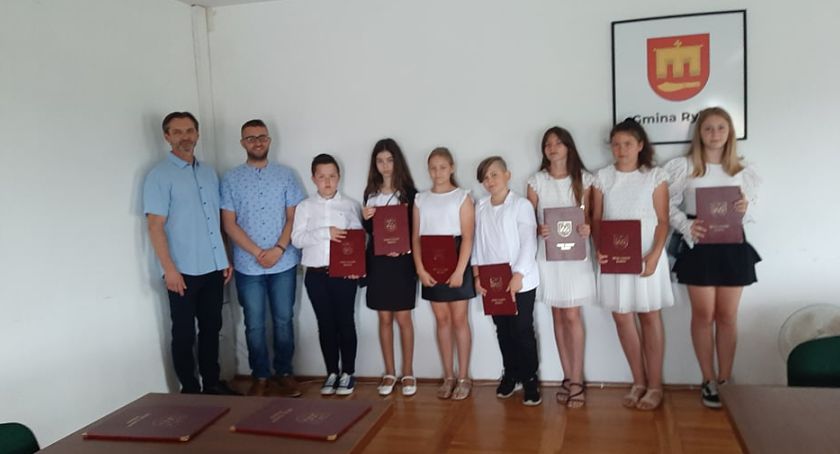 Rybno. Zakończenie roku szkolnego oraz wręczenie stypendiów Wójta Gminy