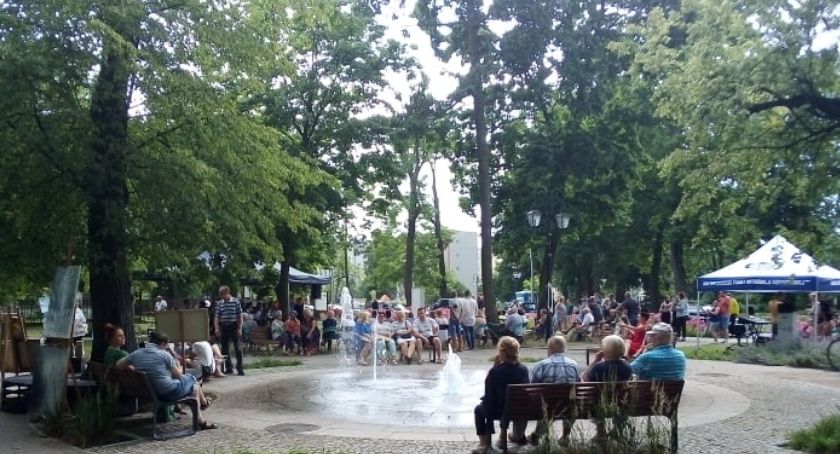 Rozpoczęcie lata w Sochaczewie – pogoda pokrzyżowała szyki muzykom, a armaty wypaliły