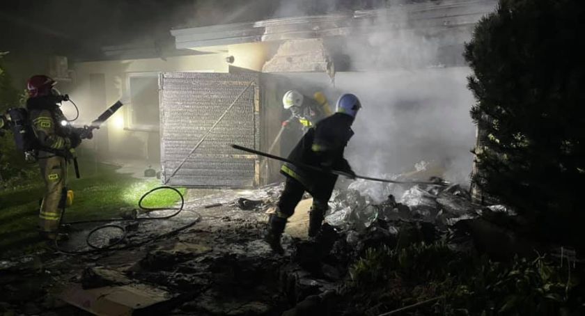 Pożar przy ul. Wyzwolenia - wybuchały butle z gazem