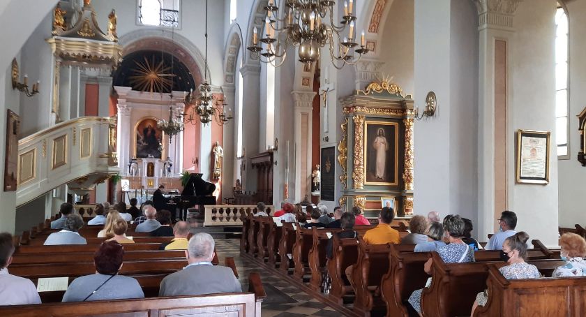 Chopin w Brochowie 2021 – rozpoczął się sezon klimatycznych koncertów