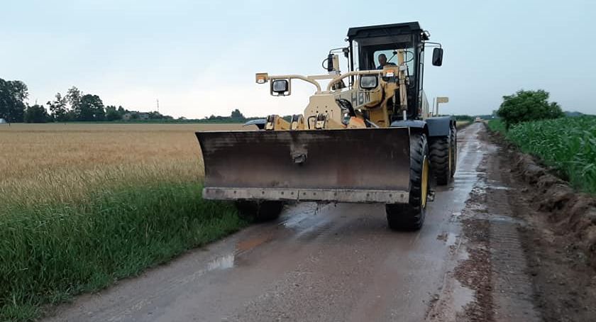 Rybno.  Rozpoczęto  prace przy remoncie drogi  w Konstantynowie