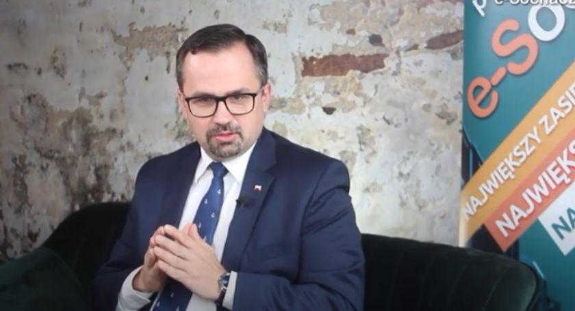 Marcin Horała, pełnomocnik rządu do spraw CPK, o konfliktach z lokalną społecznością, wykupach gruntów i liniach kolejowych