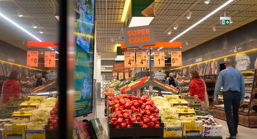 Biedronki otwierają się w niedziele  - sprawdź, który sklep w Sochaczewie będzie otwarty