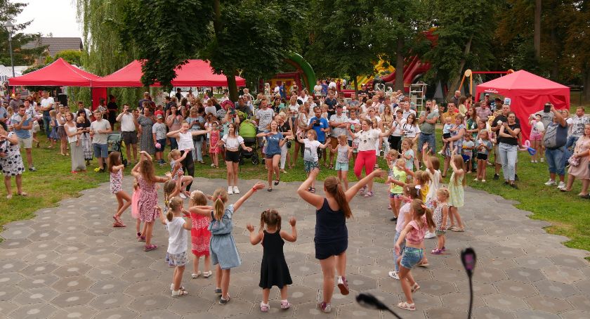 Młodzieszyn. Świetna zabawa towarzyszyła mieszkańcom na Pikniku Rodzinnym „Zdrowo i wesoło”