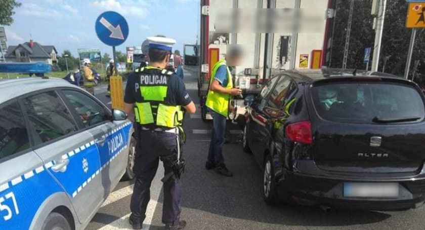 Wypadek w Bielicach na DK 50 - droga zablokowana