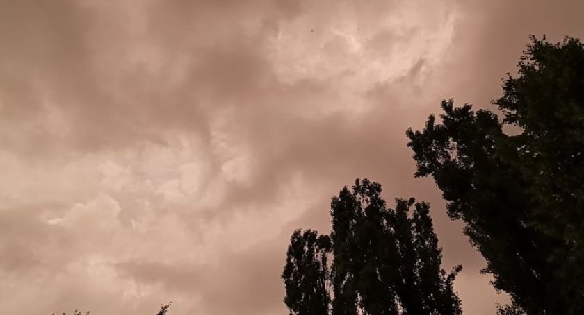 Burze w powiecie sochaczewskim - wydano ostrzeżenie na 28 lipca