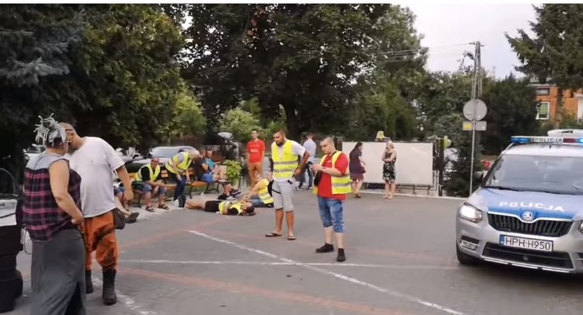 Antyszczepionkowcy w Młodzieszynie – zamieszanie pod punktem szczepień