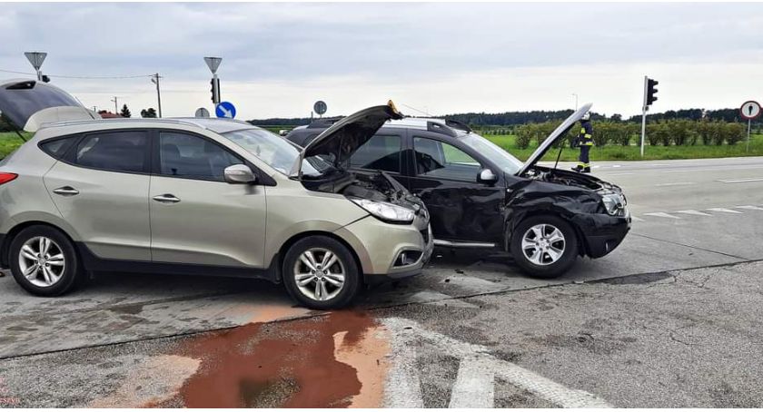 W Młodzieszynie zderzyły się dwie osobówki 