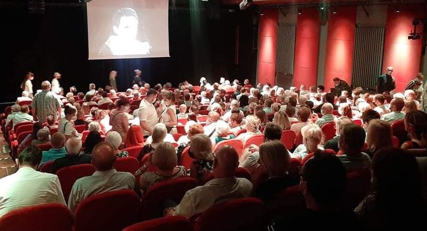 Kulturalny wieczór w teatrze w ramach 
