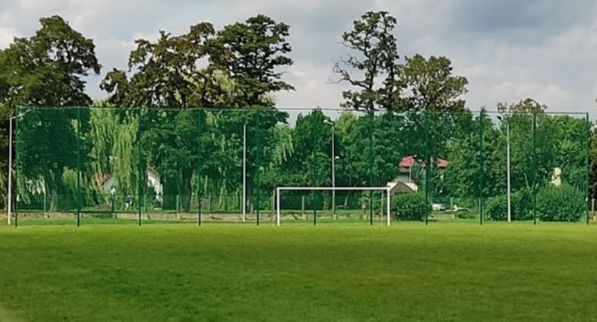 Boisko przy Ogrodniku – piłkochwyty za 73 tysiące złotych