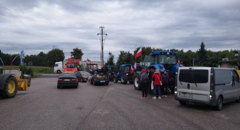 Rolnicy na drogach krajowych - rozpoczął się protest Agrounii [FOTO] AKTUALIZACJA