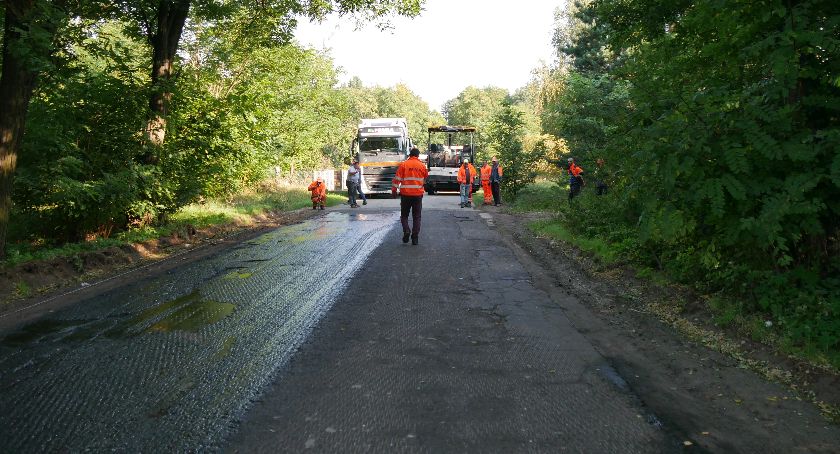 Ruszył remont drogi przez Mistrzewice. Czasowo wstrzymany ruch