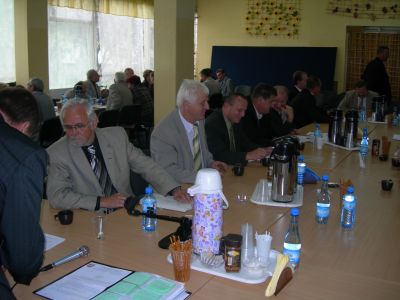 Krótkie uchwały, długie informacje