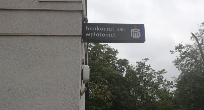 Bank w Chodakowie zamknięty - mieszkańcy pytają, co z bankomatem