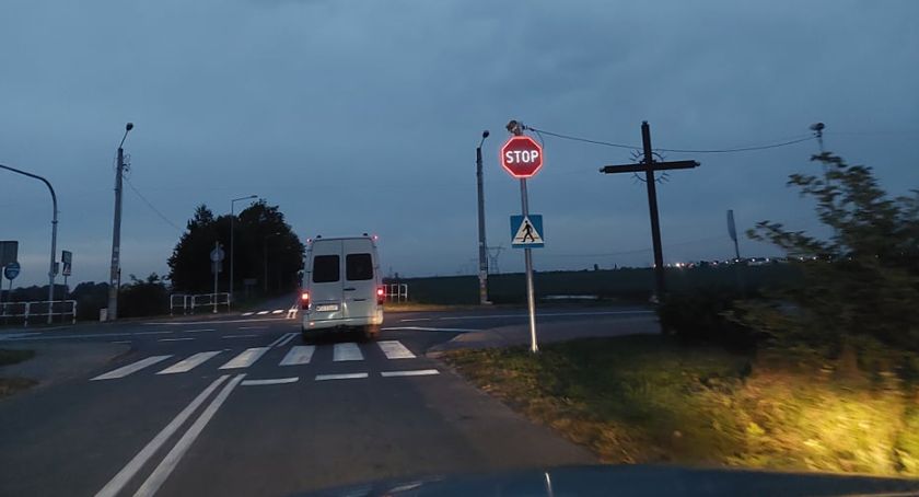 Echa wypadku w Elżbietowie - nowe znaki przy Trakcie Jana Pawła II