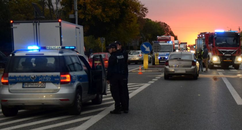 Wypadek przy przejściu dla pieszych w Paprotni – sprawca był nietrzeźwy