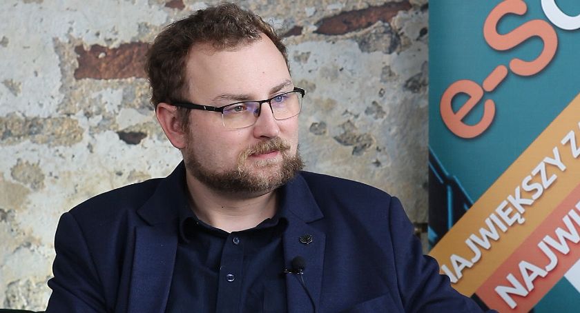 Wywiad z Michałem Górnym - nowym, pełniącym obowiązki dyrektorem muzeum Ziemi Sochaczewskiej i Pola Bitwy nad Bzurą.