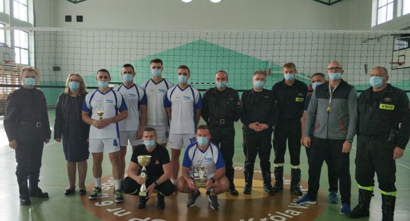 Sochaczewscy strażacy z pucharem 