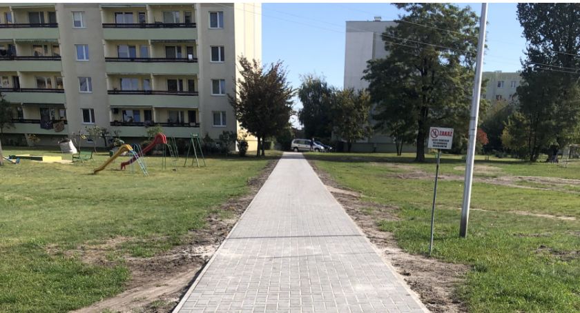 Nowe chodniki na sochaczewskich osiedlach - SMLW wymienia beton na kostkę
