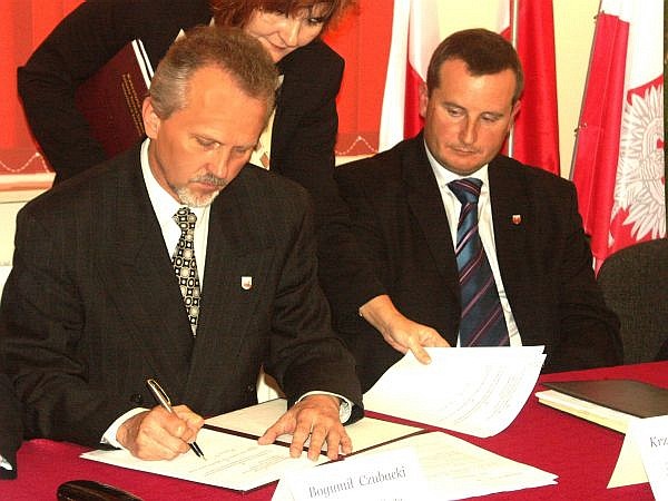 Marszałek wchodzi w spółkę lotniskową