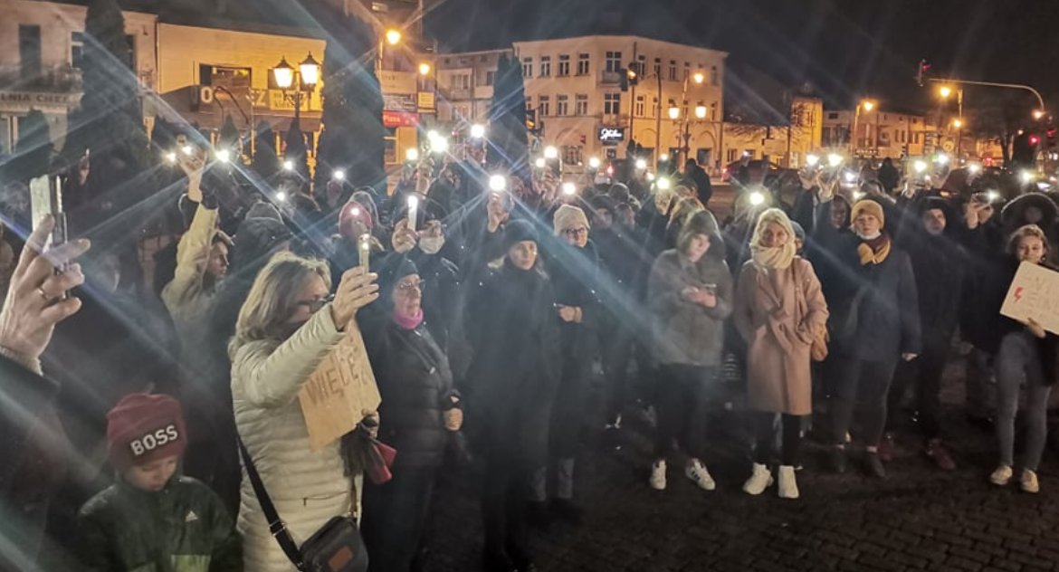Ani jednej więcej w Sochaczewie - mieszkańcy przeszli ulicami miasta [VIDEO] 